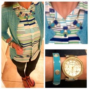 Sleeveless summer button down top💙