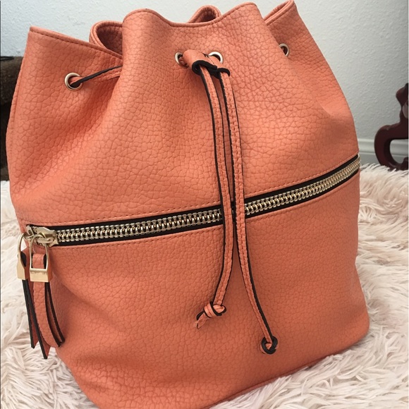 Bucket Backpack - Picture 1 of 4