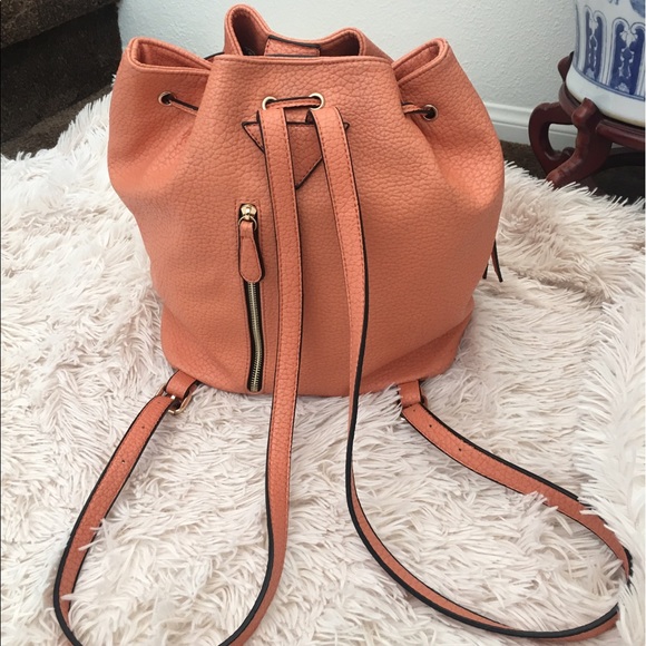 Bucket Backpack - Picture 2 of 4