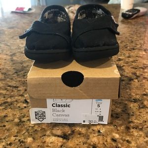 Tiny Toms size 5