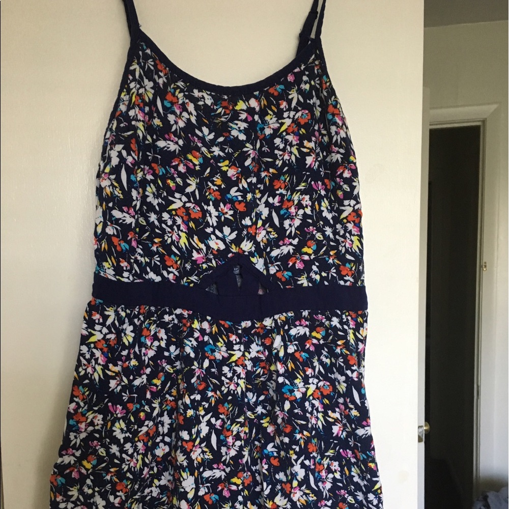 Navy blue floral print romper🌷💘