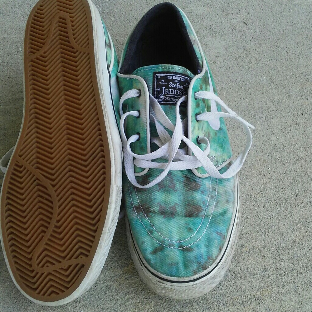 Quick Sell wavy Nike Janoskis