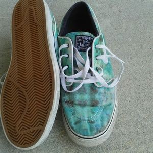 Quick Sell wavy Nike Janoskis