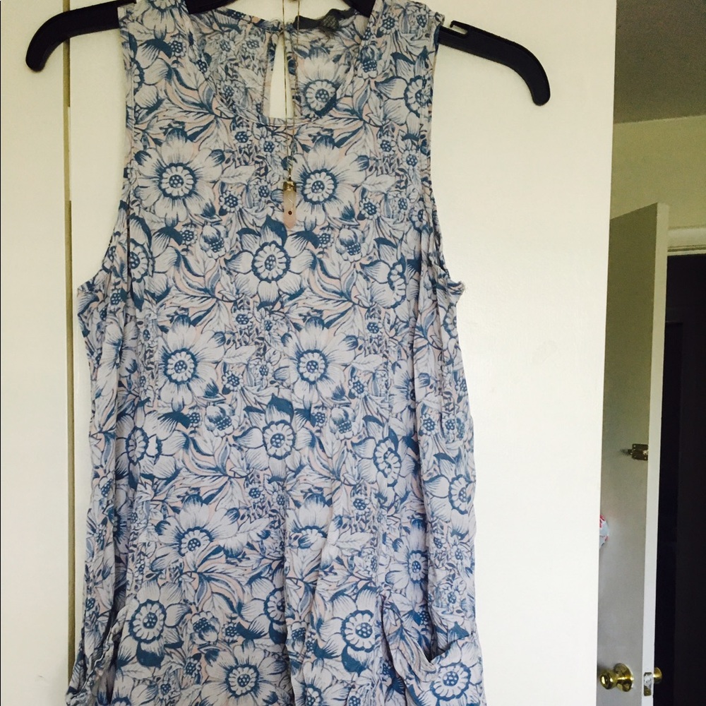 High neckline floral dress 👗🦋