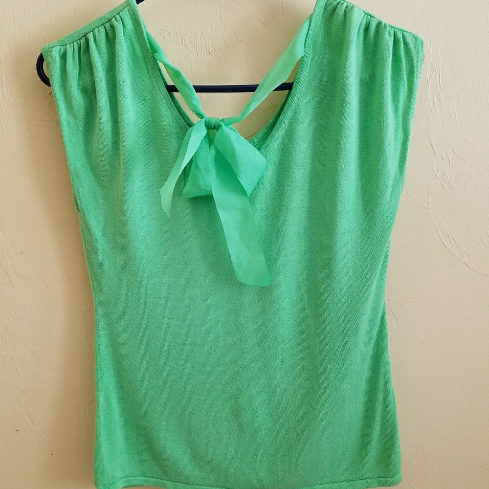 Lilly Pulitzer light sweater top with bow