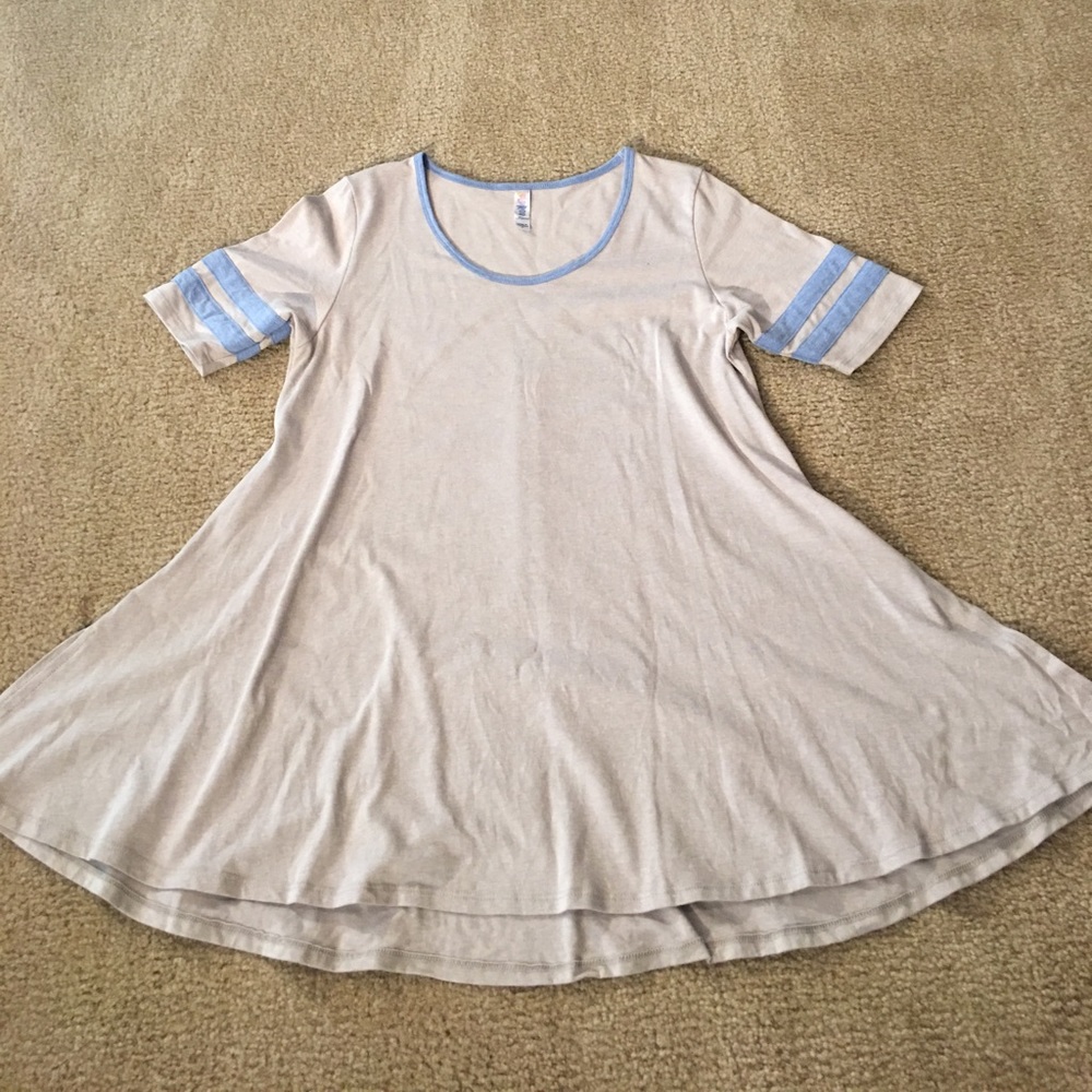 Lularoe Small Perfect T