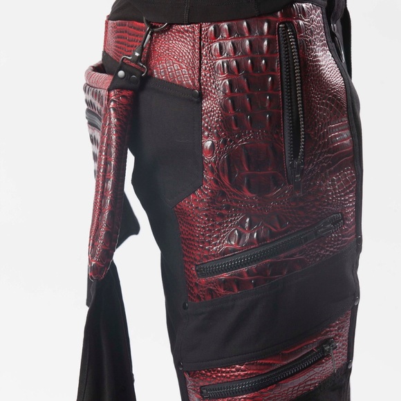 Black Cargo Shorts - Picture 4 of 4