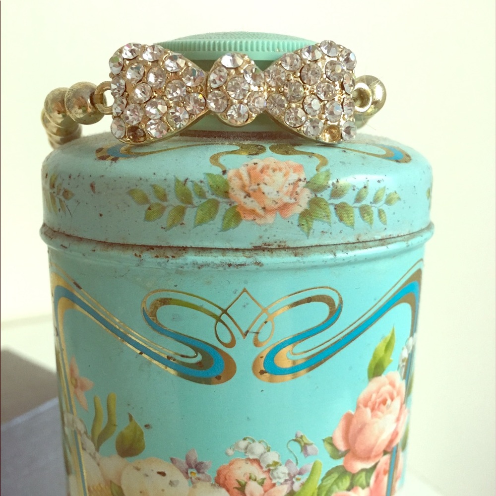 Boutique gold bow bracelet ✨💎