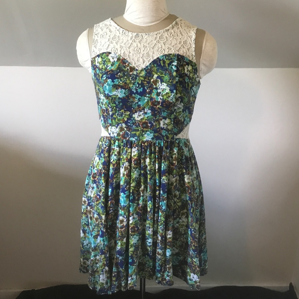 Love, Fire Floral Lace Dress M NWOT