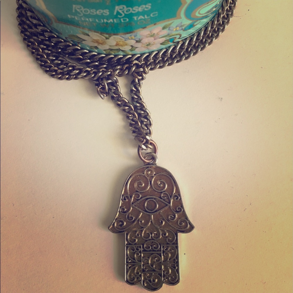 Gold Hamsa hand necklace ✌🏼🌻