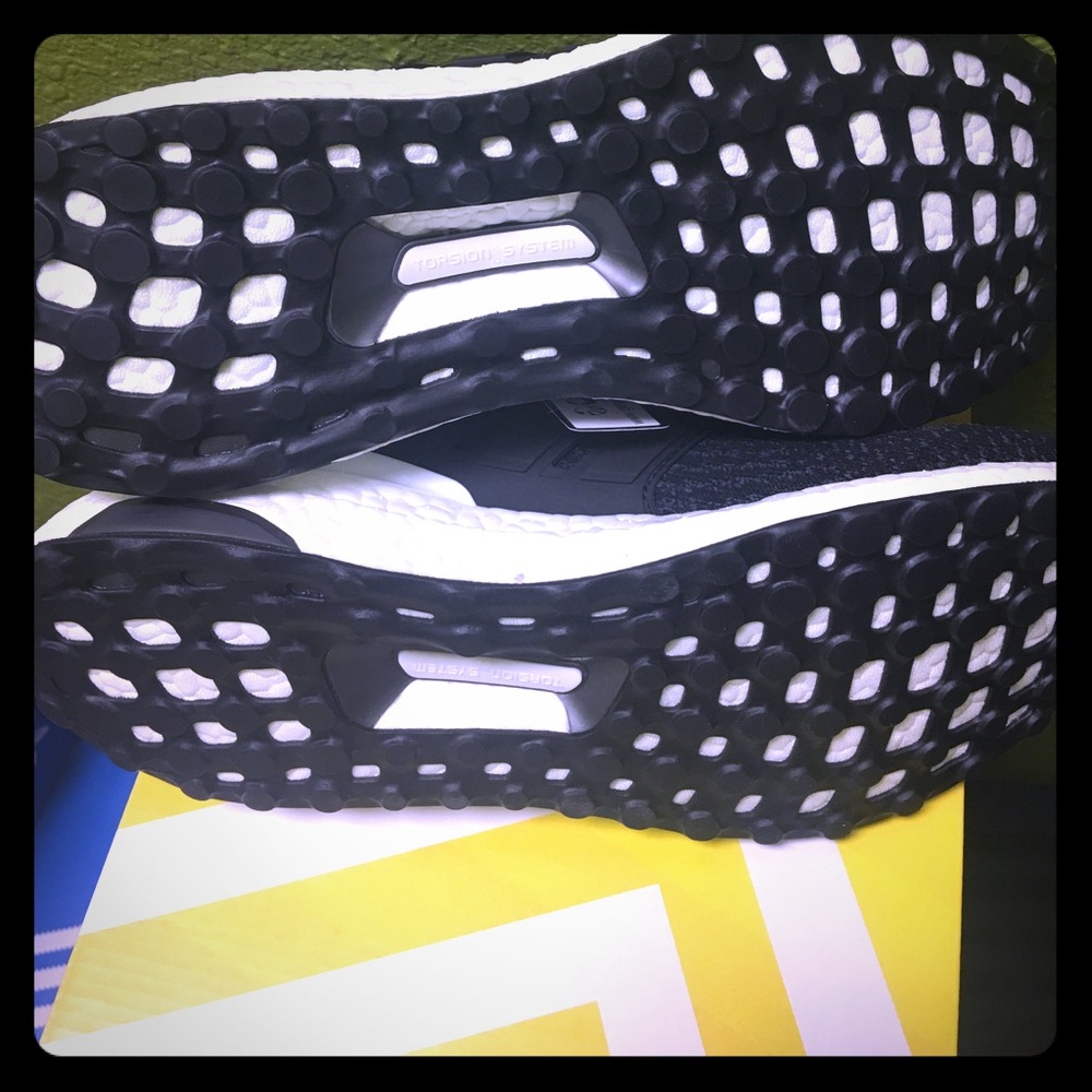 LGBT UltraBoost - Picture 4 of 5