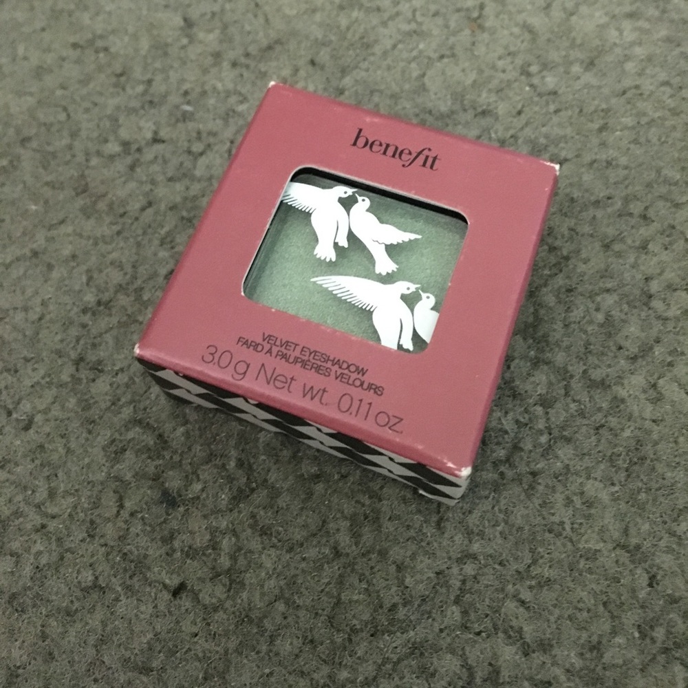 Mermaid Benefit Velvet Eyeshadow.