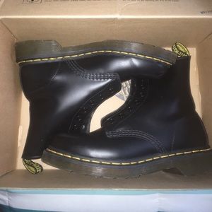 Dr. Martens Women's 1460 Smooth