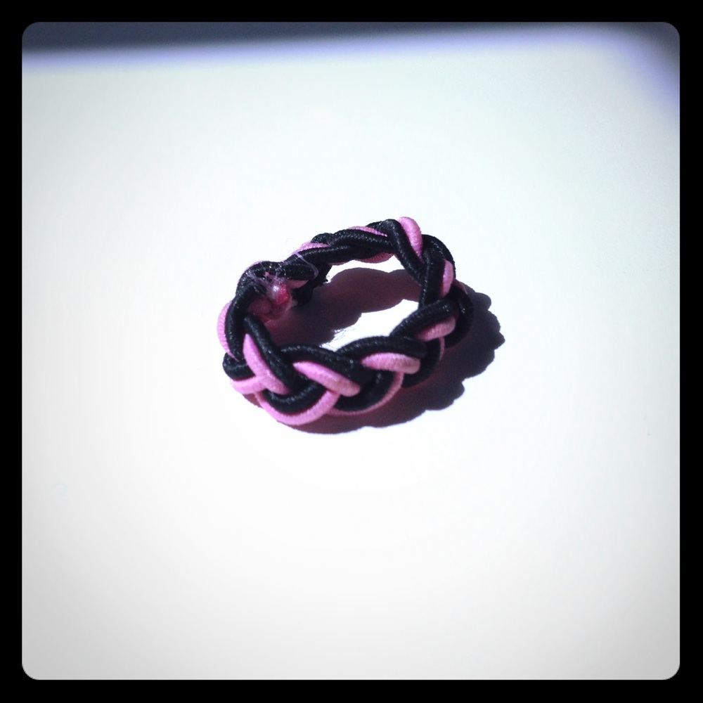 Black and pink toe ring