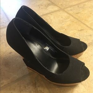 Black peep toe wedge