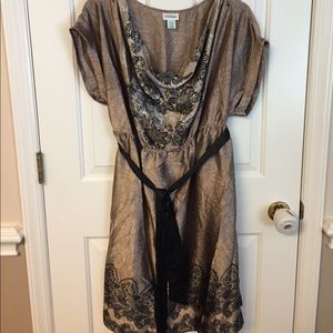 Cute maternity dress!