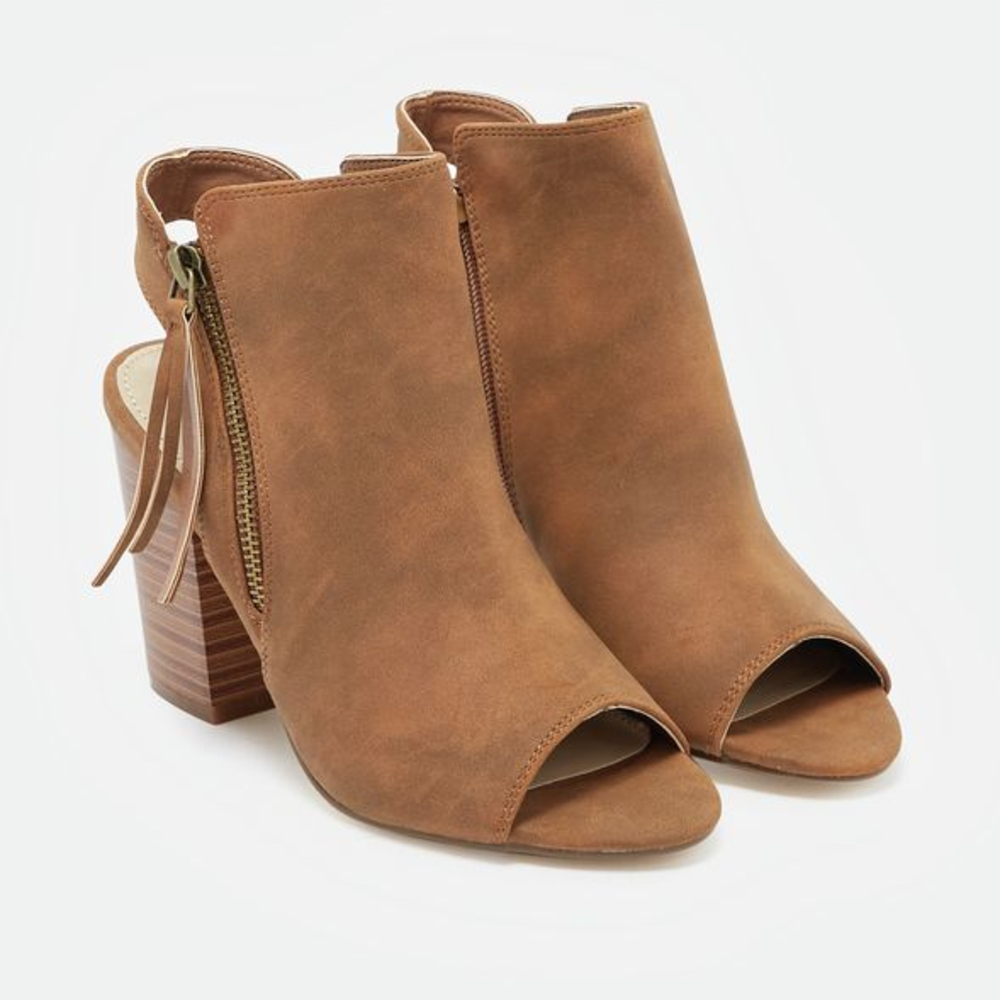 BNWT brown open toe heeled sandal with zip closure