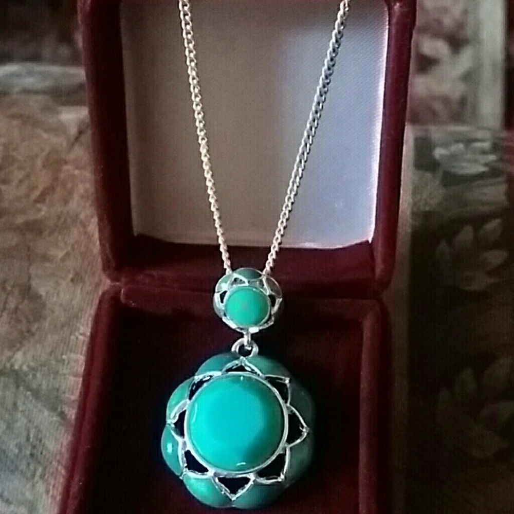 Avon faux turquoise necklace