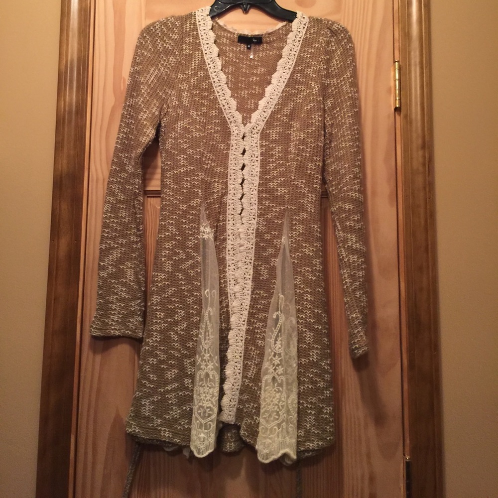 EUC Ryu Tunic Size Med