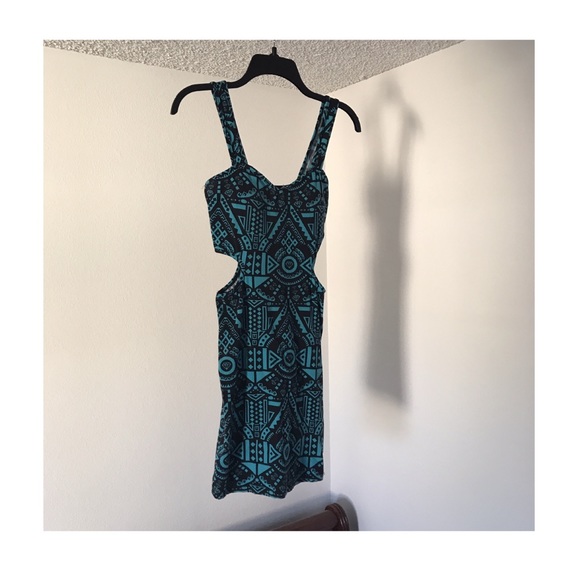 Blue dress with black tribal print🌵 - Picture 3 of 5