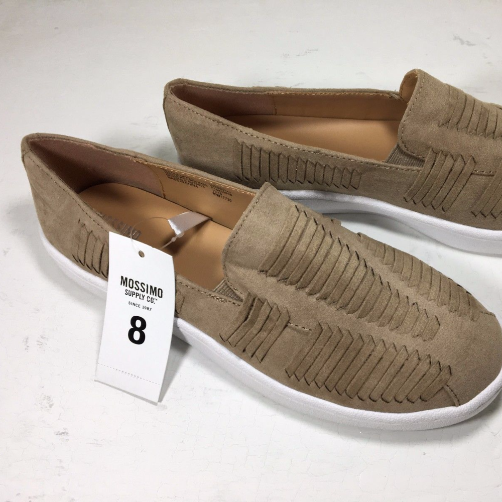 SLIP ON SNEAKERS SIZE 8 WIDTH MEDIUM