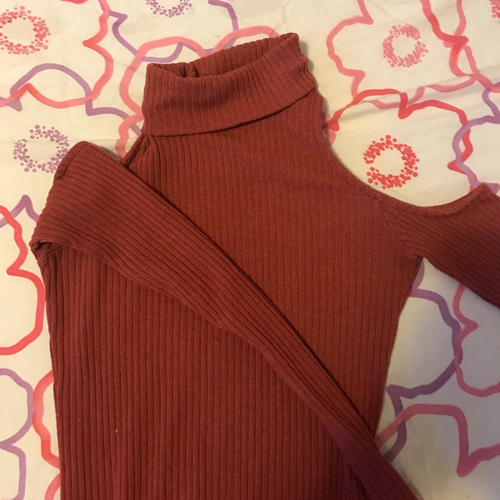 Open shoulder salmon color long sleeve top