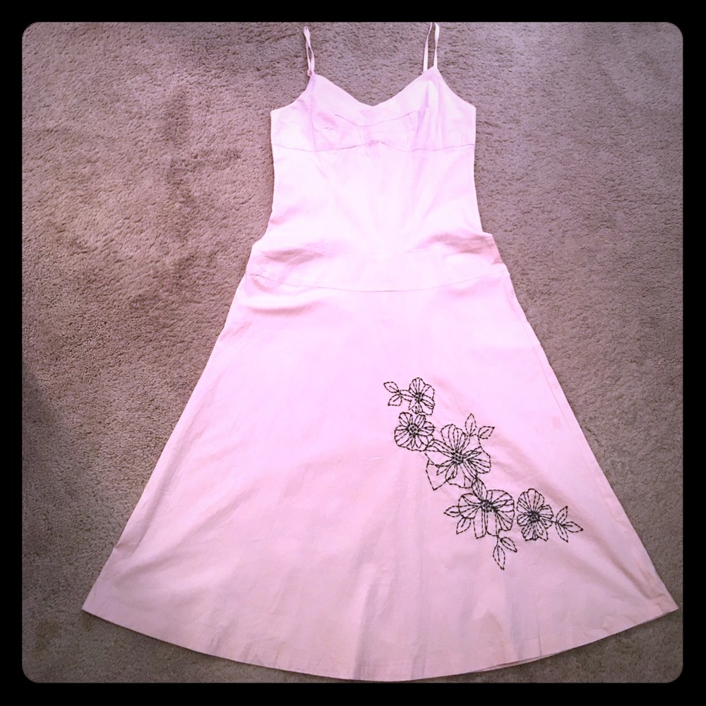 🎉FINAL SALE🎉Simple pink embroidered A-line dress