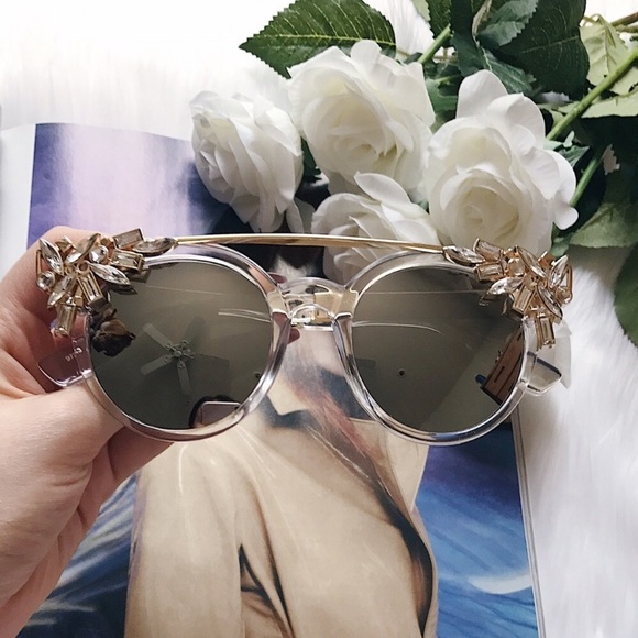 🚫SOLD🚫Crystal Embellished Cat Eye Sunglasses - Picture 2 of 8