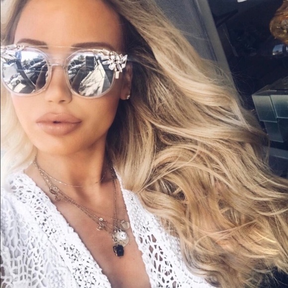 🚫SOLD🚫Crystal Embellished Cat Eye Sunglasses - Picture 4 of 8