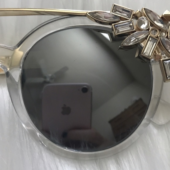 🚫SOLD🚫Crystal Embellished Cat Eye Sunglasses - Picture 3 of 8