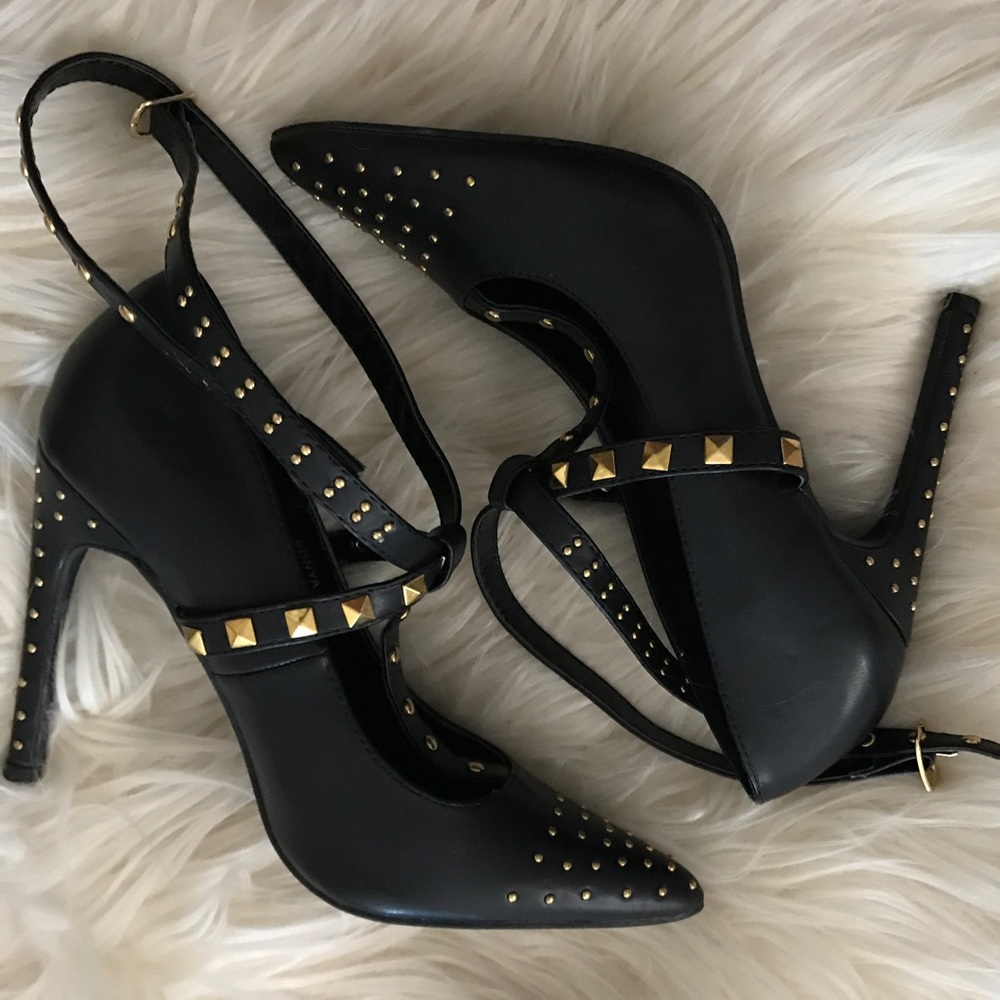 Black pointed toe strappy stilleto heels