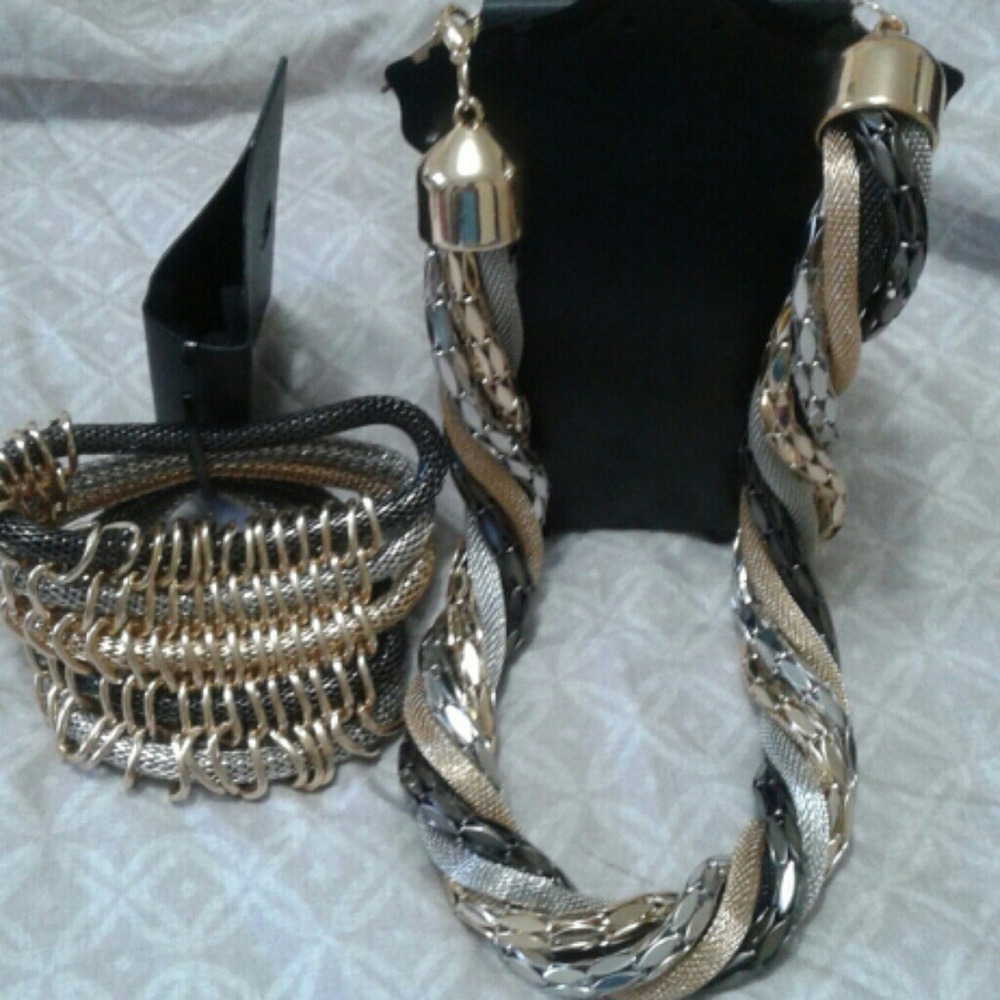2 pieces Necklace and matching Bracelet set