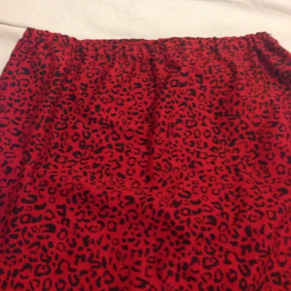Red cheetah print skirt - Picture 2 of 2