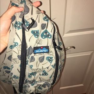 KAVU Cross body purse/back pack!!