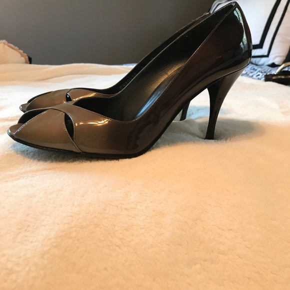 Authentic Stuart Weitzman grey hombre patent heels - Picture 3 of 7