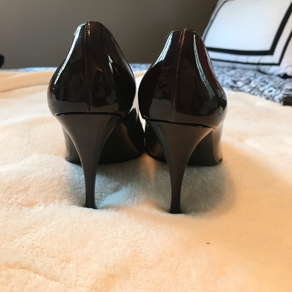 Authentic Stuart Weitzman grey hombre patent heels - Picture 4 of 7