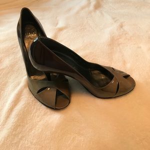 Authentic Stuart Weitzman grey hombre patent heels