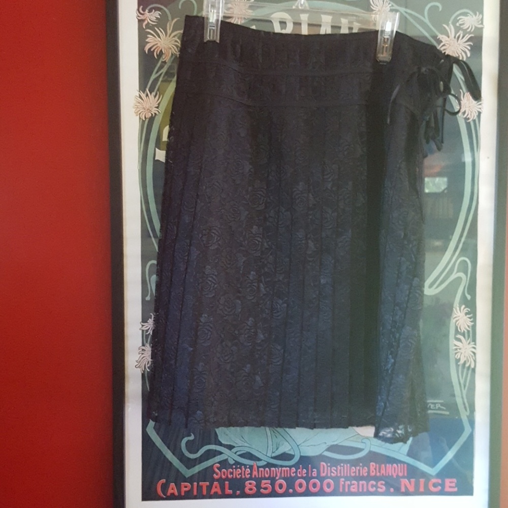 Apostrophe Skirt
