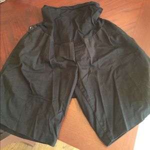 Cute black maternity shorts!
