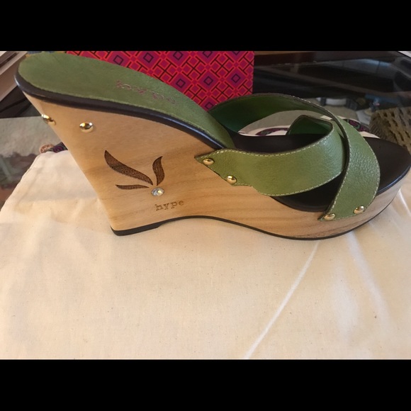 4 inch Hype Wooden heeled wedge shoes - Picture 3 of 6