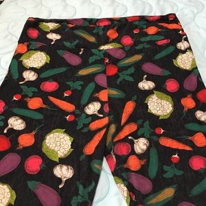 Lularoe Tall & Curvy Vegetable print leggings
