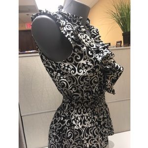 Candie's Ruffled Top in Black & White Size Medium
