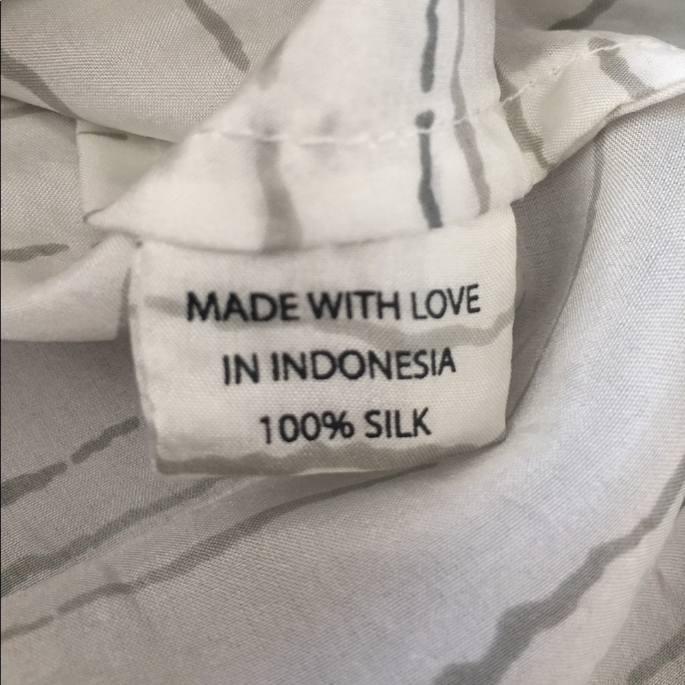 Mikoh 100% Silk Cover Up - Picture 3 of 4