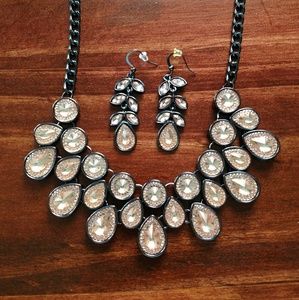 Light Pink Teardrop Necklace and Earring Set