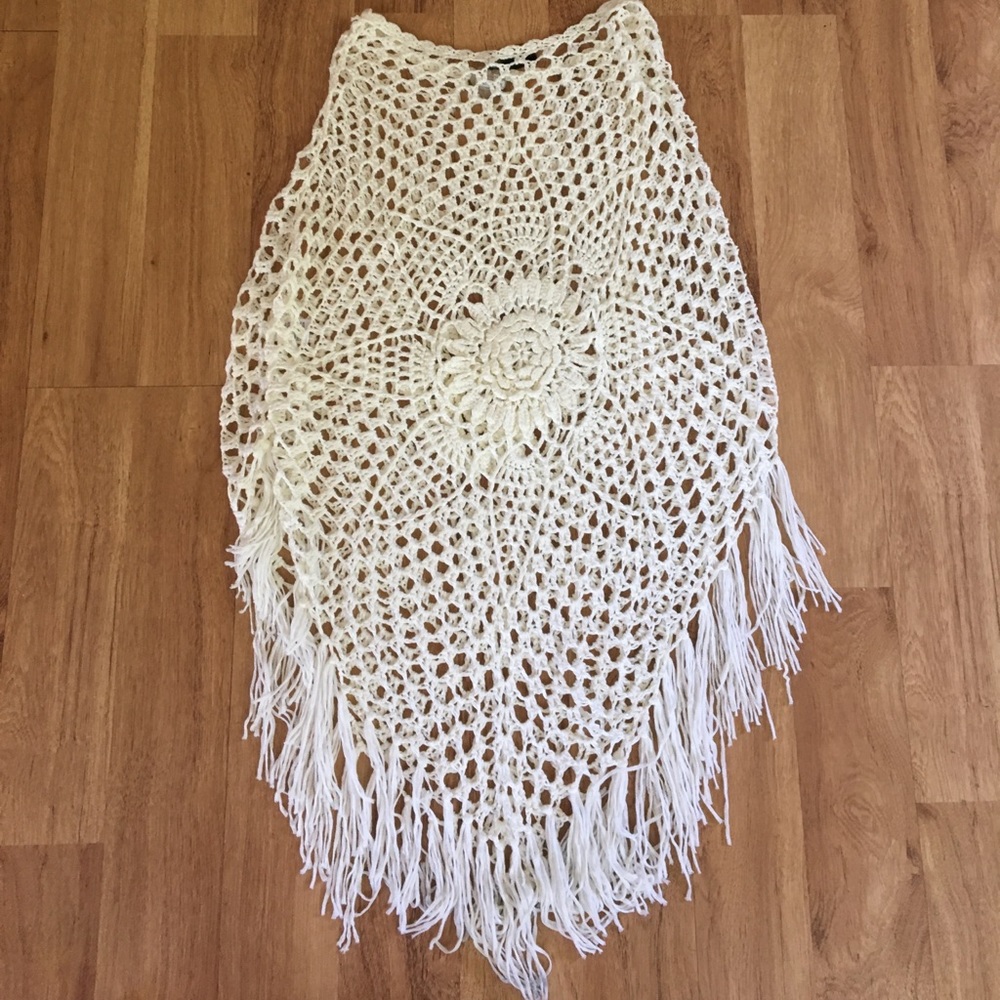 Gorgeous Knit Coco + Carmen shawl NWT✨