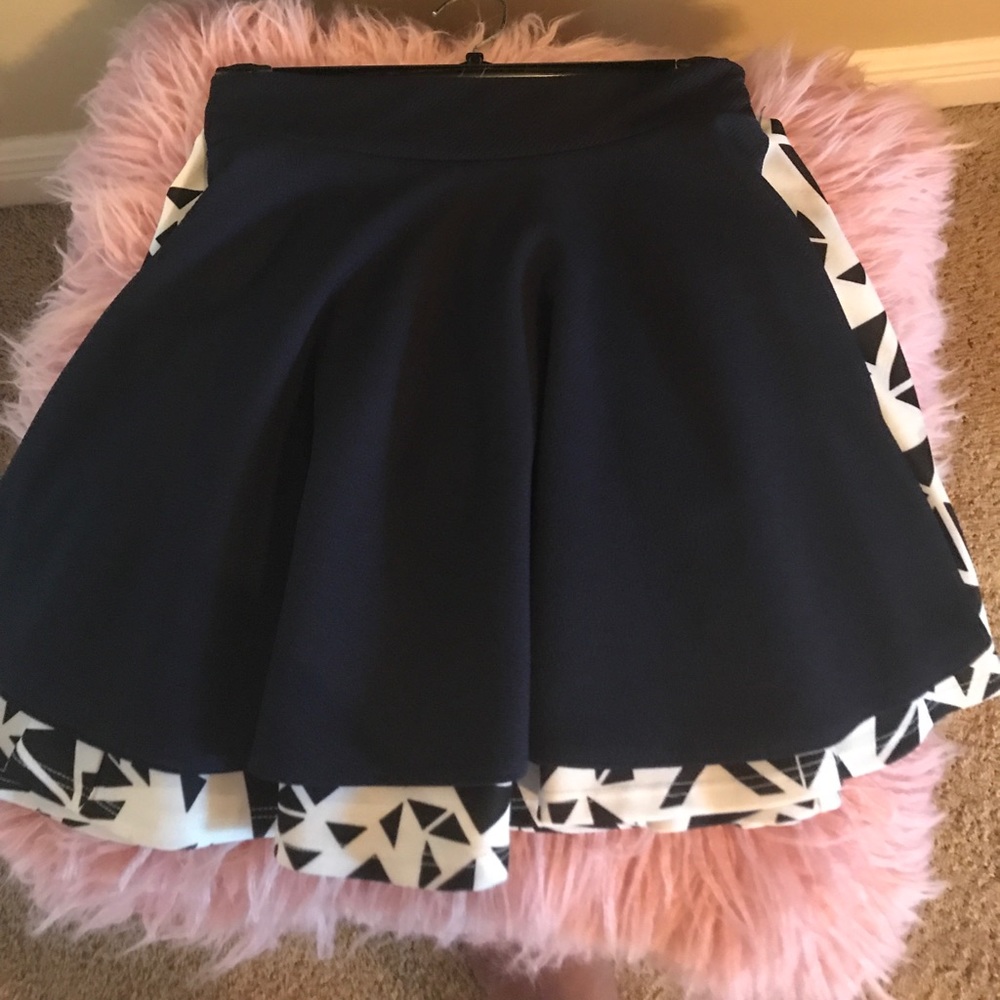 Black and white SKIRT AND NAVY SKIRT