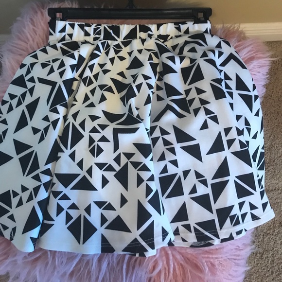 Black and white SKIRT AND NAVY SKIRT - Picture 2 of 2