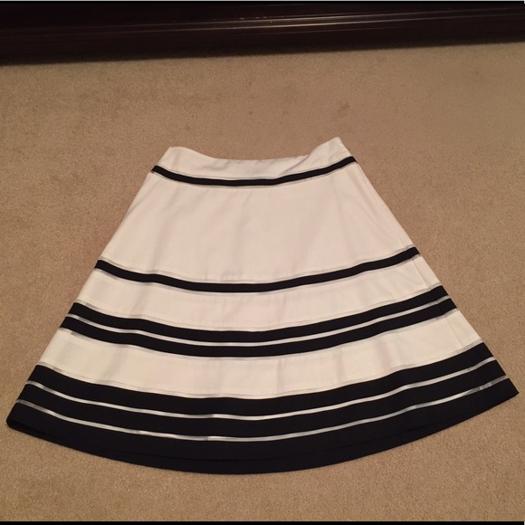 Ann Taylor B&W Skirt - Picture 1 of 3