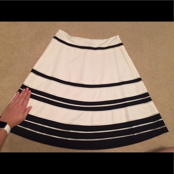 Ann Taylor B&W Skirt - Picture 2 of 3