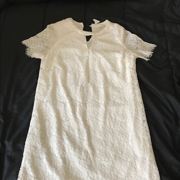 White dress - Picture 1 of 7